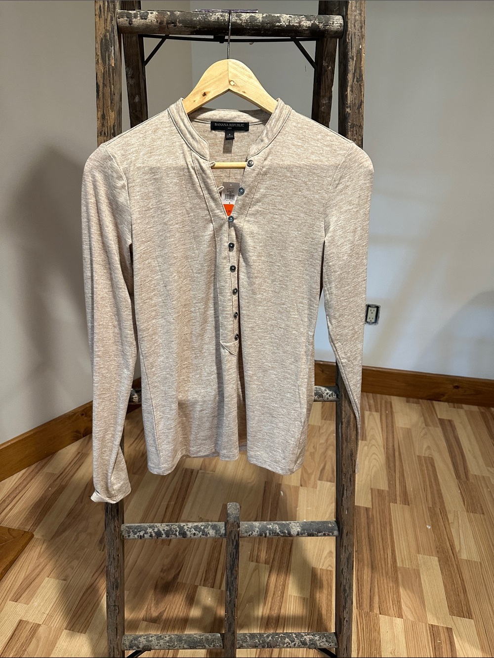 Banana Republic Light Beige Heathered Long-Sleeve Henley